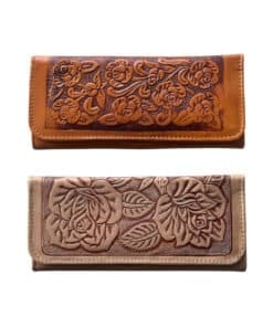 Alternative view of CARTERA FINA GRABADA TRIPLE